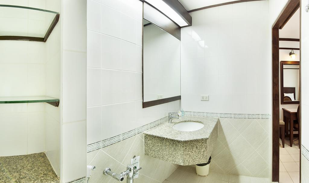 Rattana Mansion Hotel Phuket Bagian luar foto
