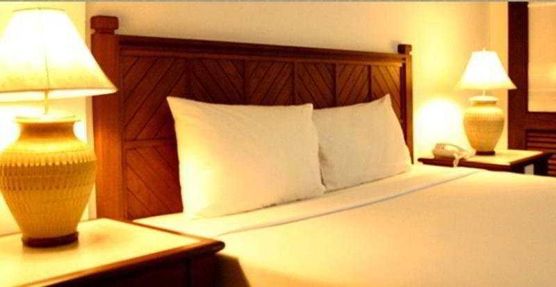Rattana Mansion Hotel Phuket Bagian luar foto