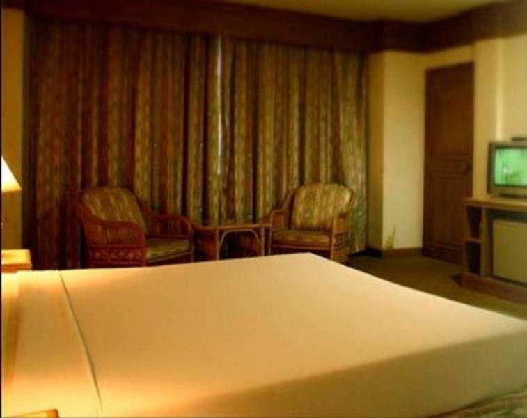 Rattana Mansion Hotel Phuket Bagian luar foto