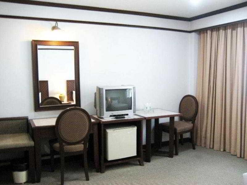 Rattana Mansion Hotel Phuket Bagian luar foto