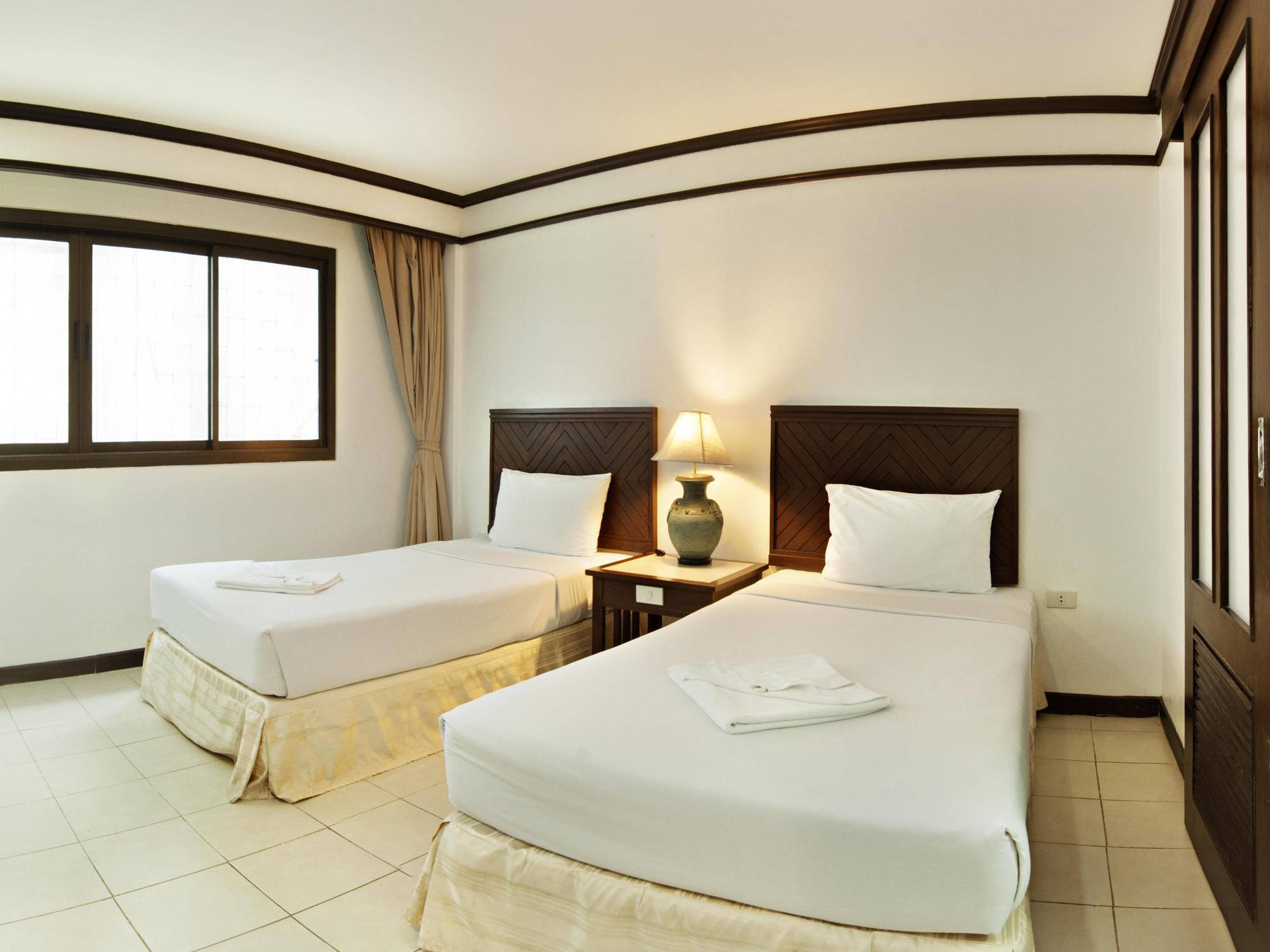 Rattana Mansion Hotel Phuket Bagian luar foto