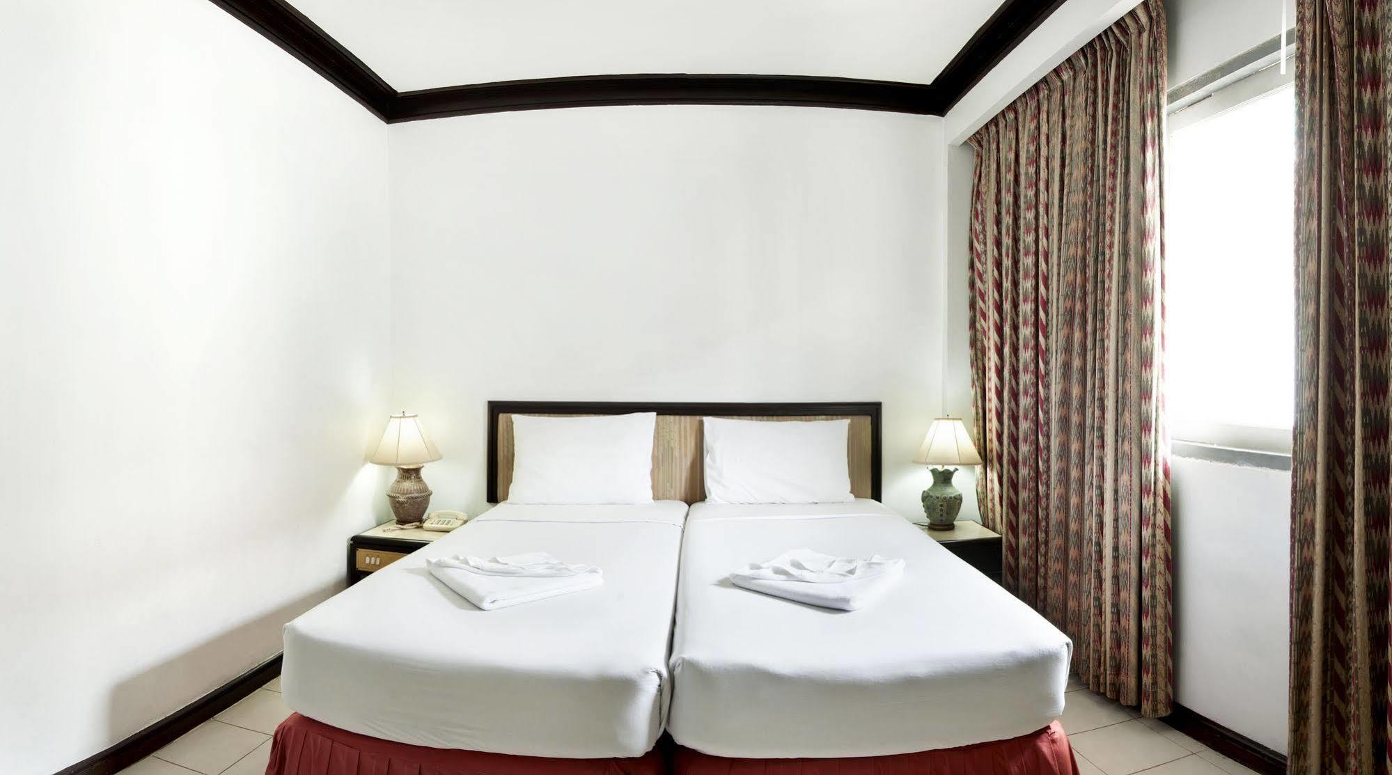 Rattana Mansion Hotel Phuket Bagian luar foto