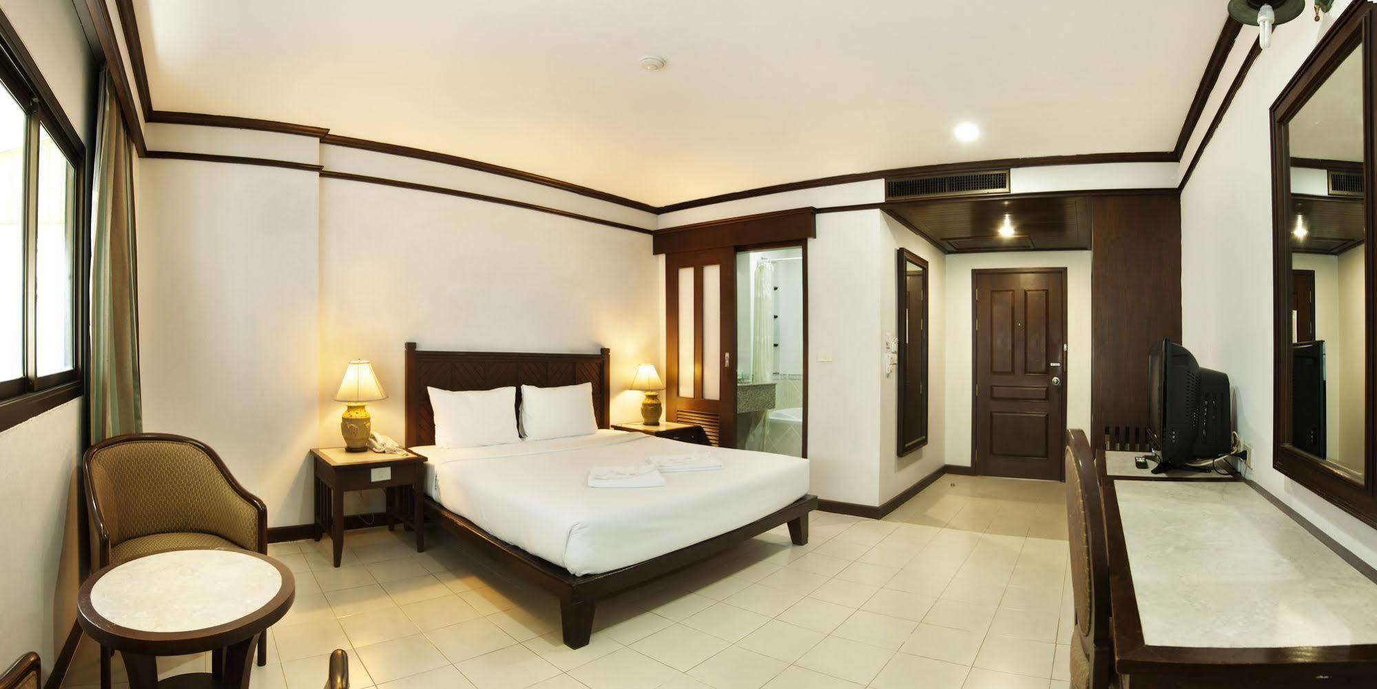 Rattana Mansion Hotel Phuket Bagian luar foto