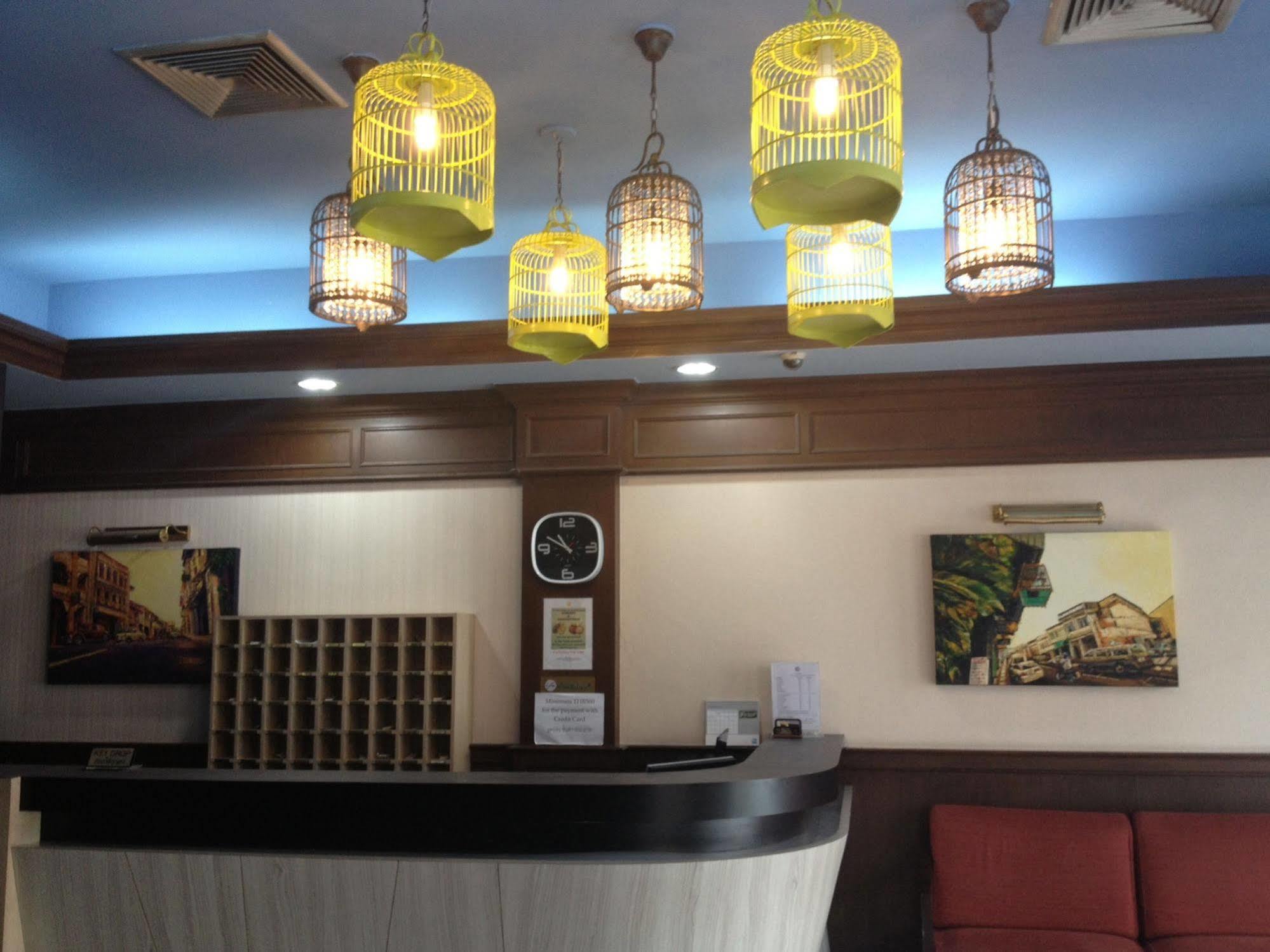 Rattana Mansion Hotel Phuket Bagian luar foto