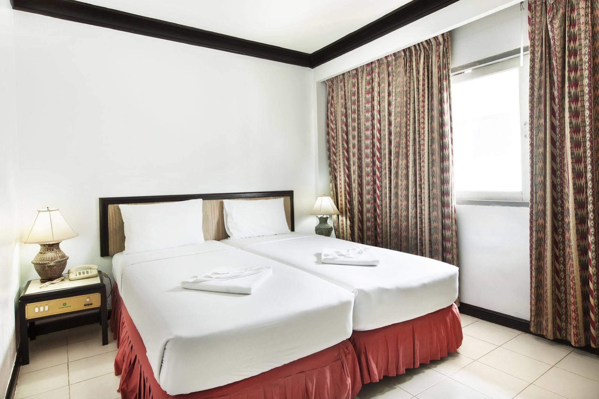 Rattana Mansion Hotel Phuket Bagian luar foto