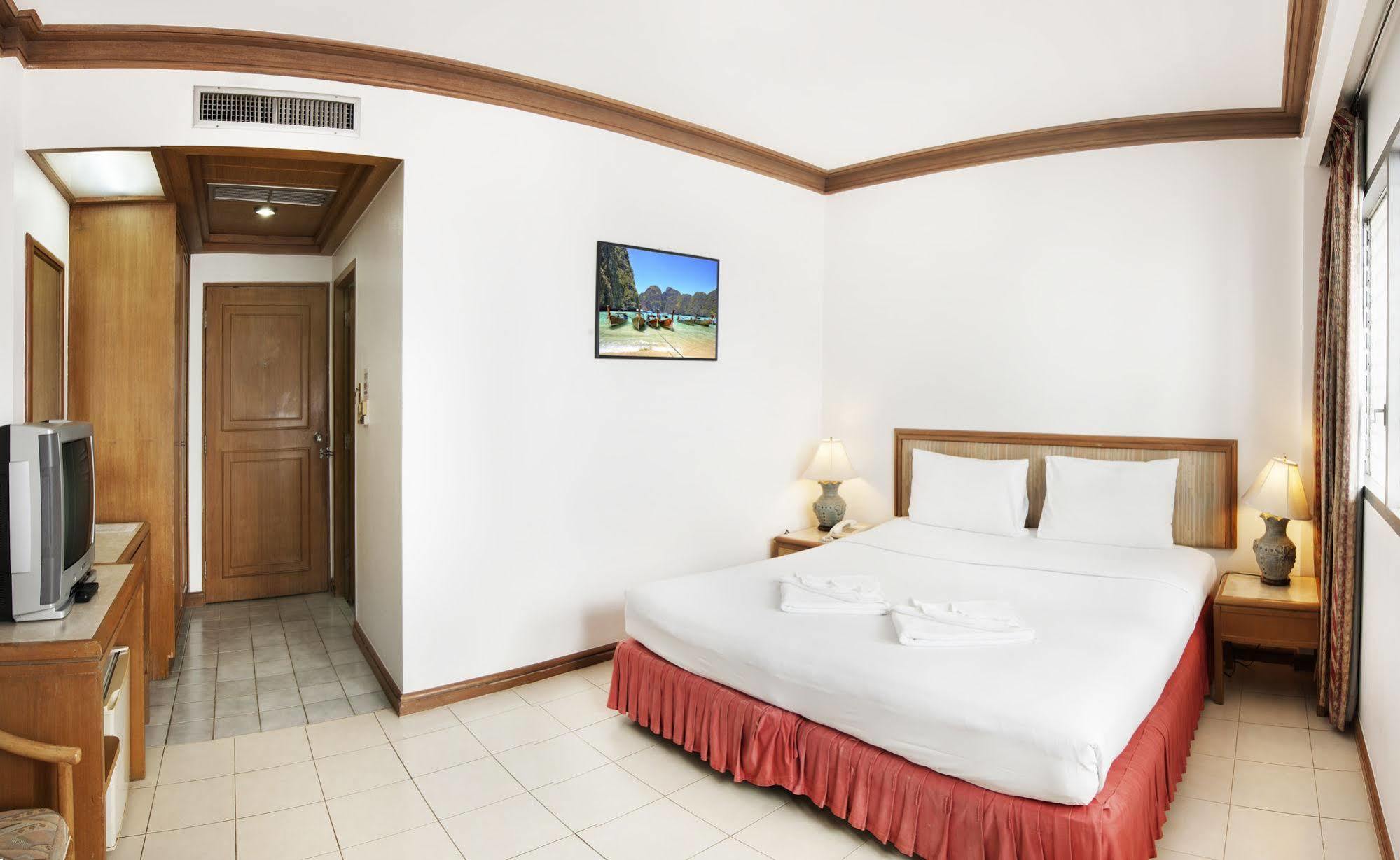 Rattana Mansion Hotel Phuket Bagian luar foto