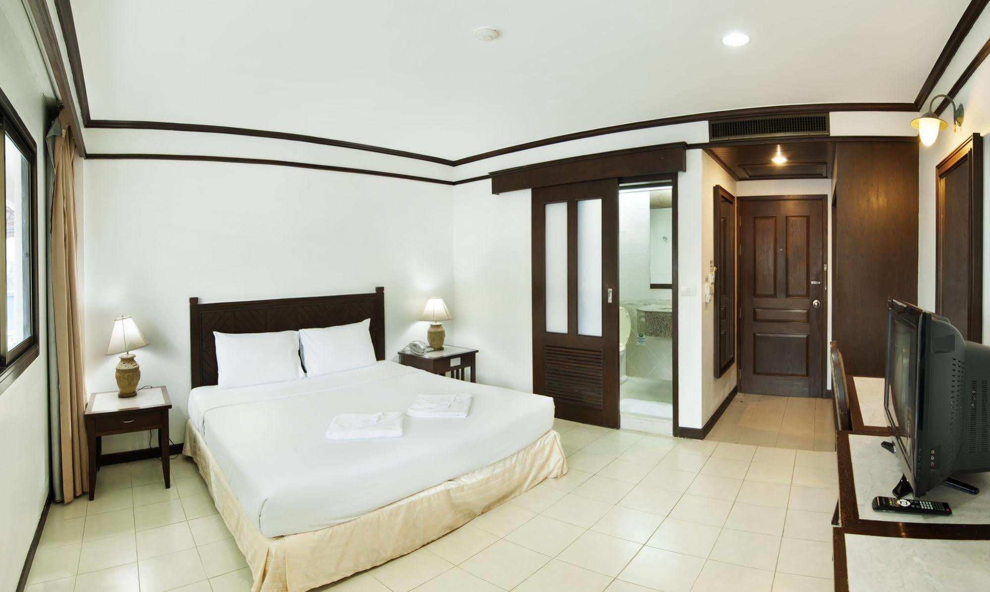 Rattana Mansion Hotel Phuket Bagian luar foto