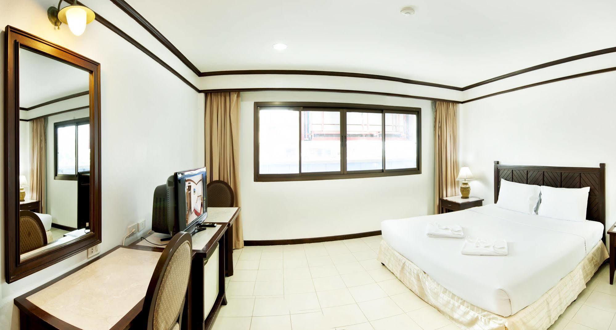 Rattana Mansion Hotel Phuket Bagian luar foto