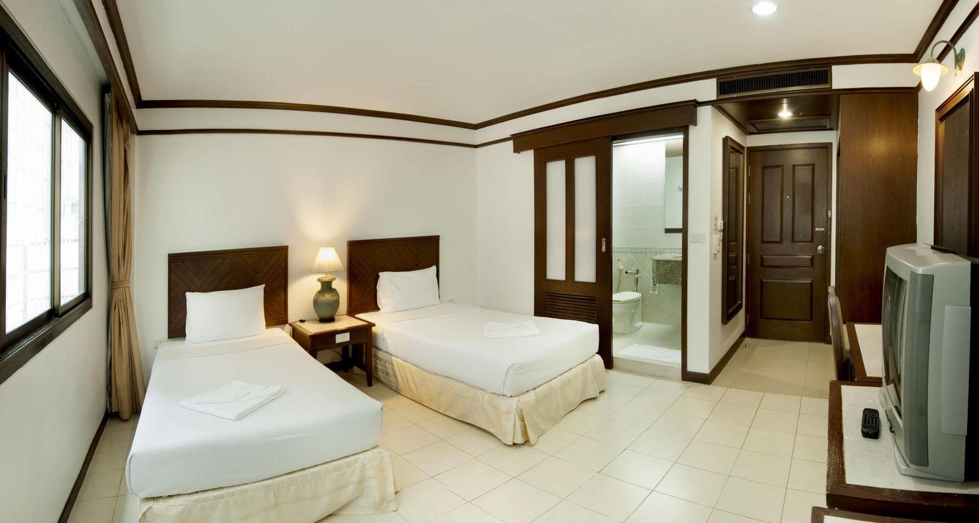 Rattana Mansion Hotel Phuket Bagian luar foto