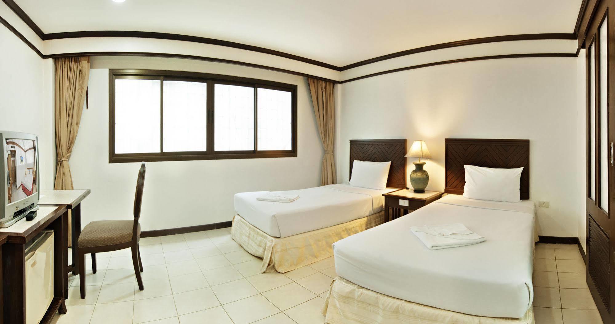 Rattana Mansion Hotel Phuket Bagian luar foto
