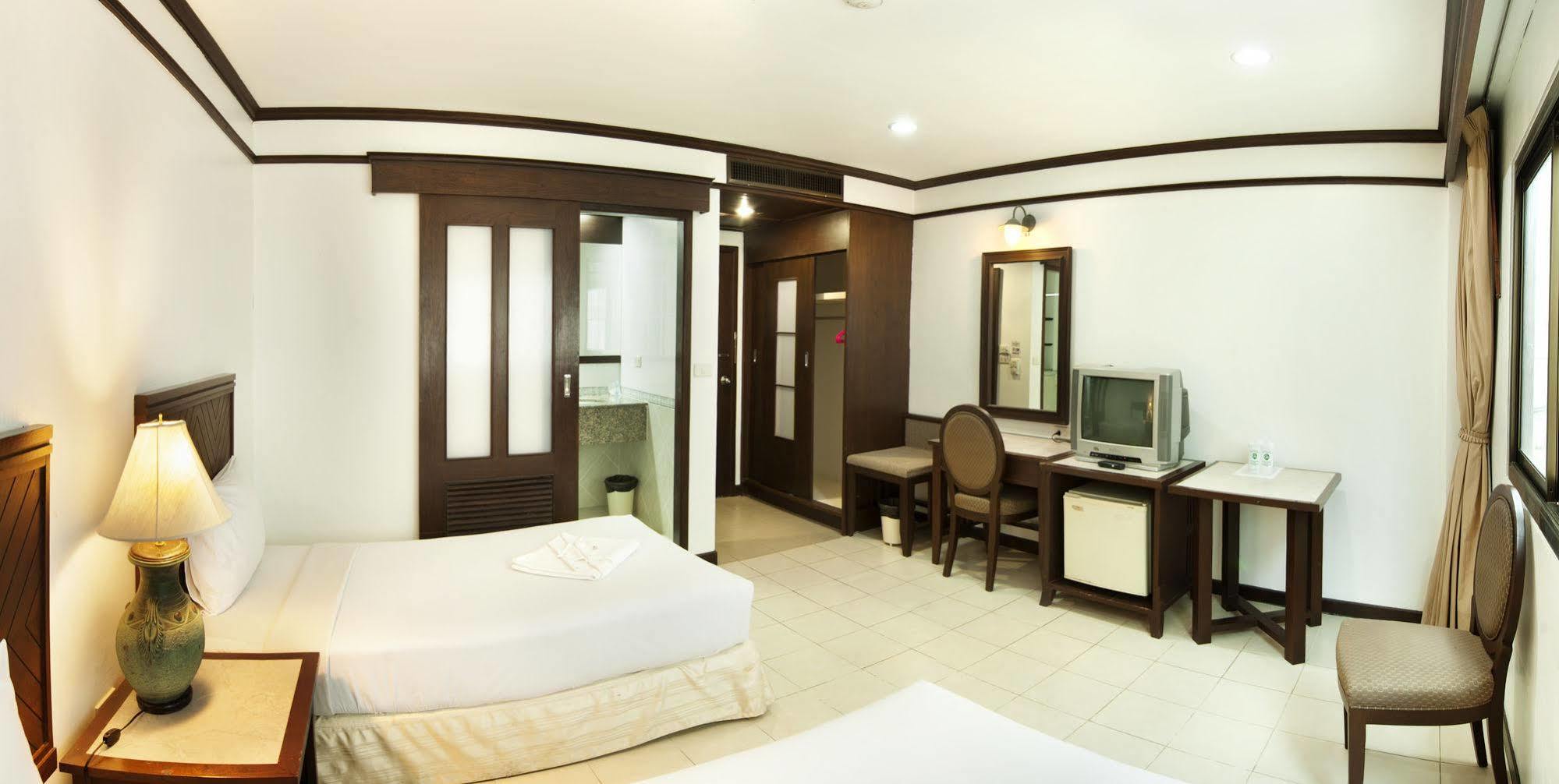 Rattana Mansion Hotel Phuket Bagian luar foto
